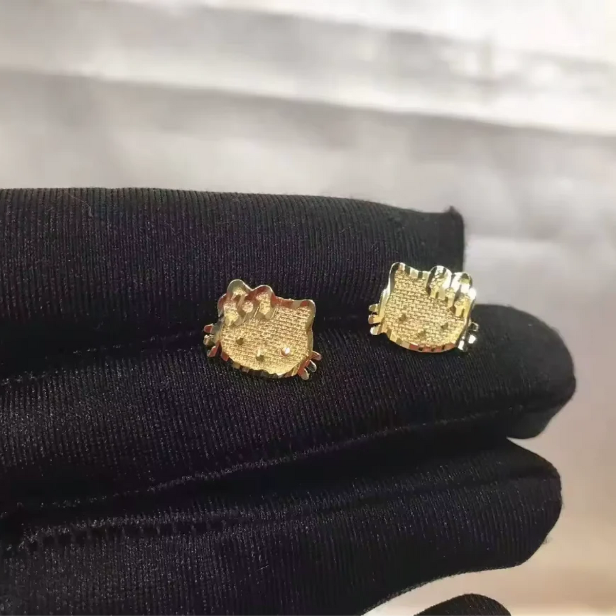 HK STUDS
